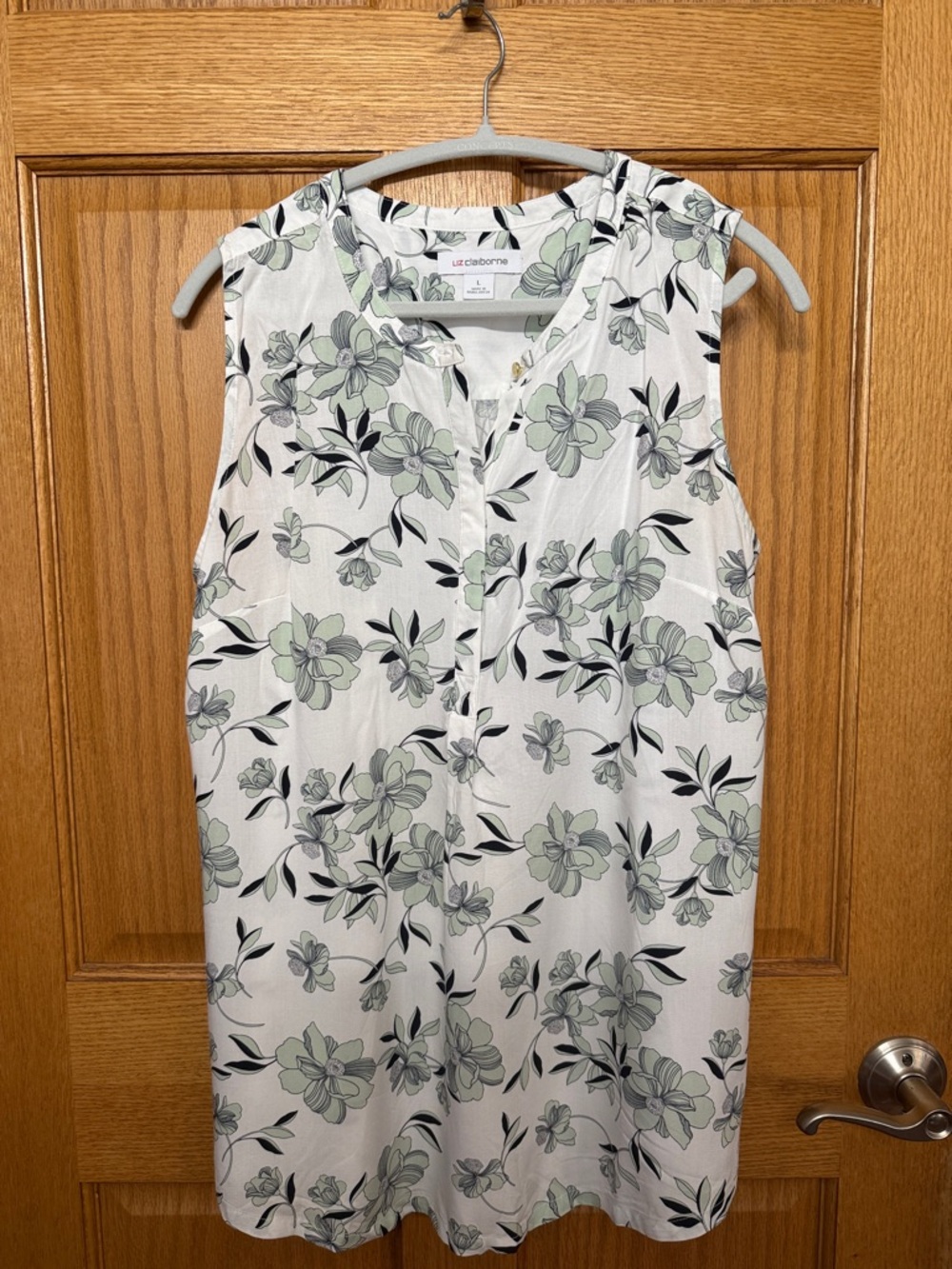 Liz Claiborne Sleeveless Floral Shift in White, Sage & Black